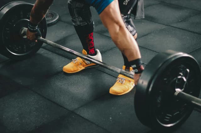 Crossfit czy siłownia? Wybierz najlepszą opcję dla swoich celów fitness Crossfit czy siłownia? Wybierz najlepszą opcję dla swoich celów fitness