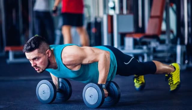 Crossfit dla kogo? Sprawdź, czy to trening dla Ciebie i Twojego zdrowia Crossfit dla kogo? Sprawdź, czy to trening dla Ciebie i Twojego zdrowia