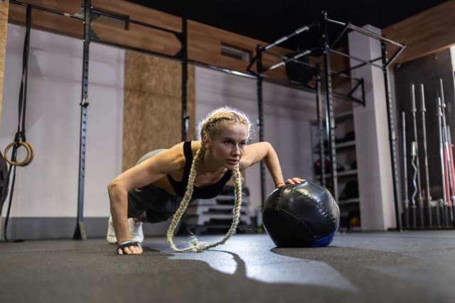 Jak trenować crossfit: proste wskazówki dla początkujących, aby uniknąć kontuzji Jak trenować crossfit: proste wskazówki dla początkujących, aby uniknąć kontuzji