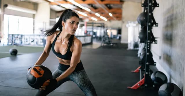 Jak wygląda trening crossfit? Odkryj sekrety skutecznych sesji Jak wygląda trening crossfit? Odkryj sekrety skutecznych sesji